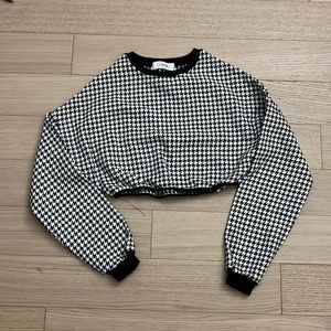 CIDER houndstooth pattern cropped sweater